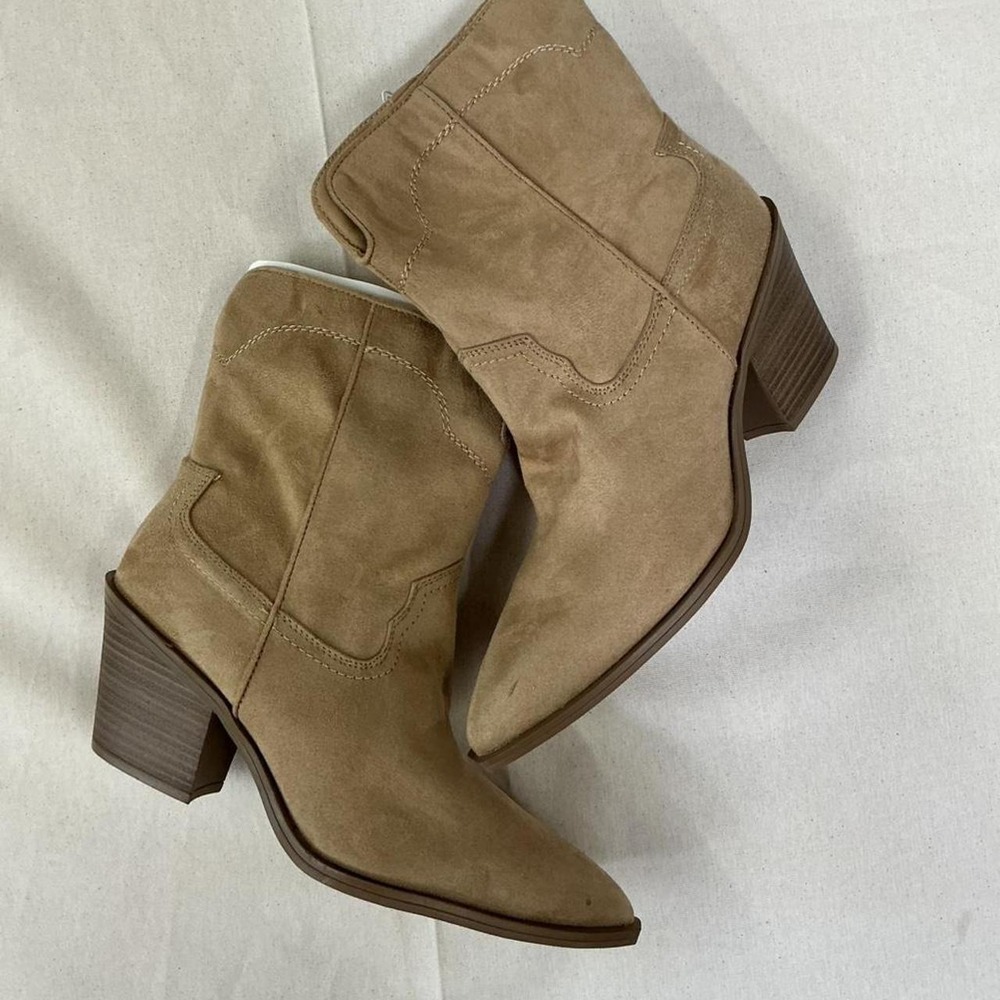 Universal Thread tan western‎ ankle boots